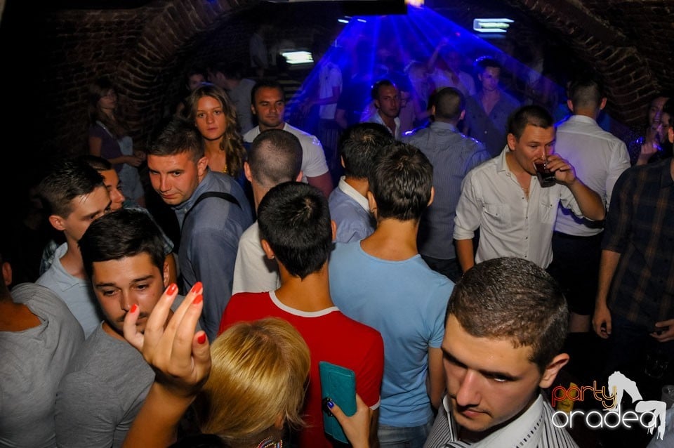 Caveman in the Mix @ Club Escape,