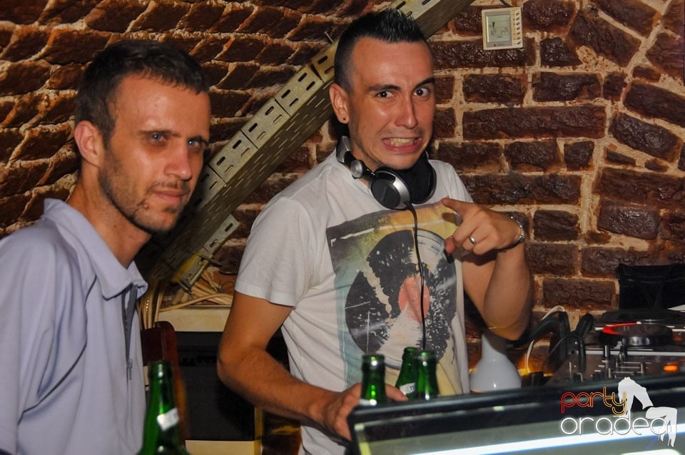Caveman in the Mix @ Club Escape,