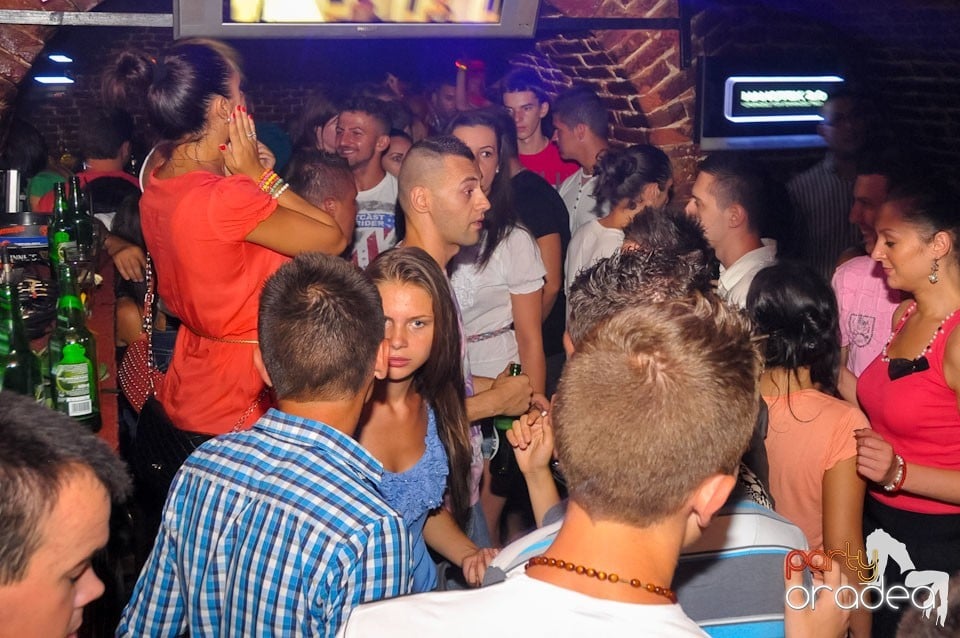 Caveman in the Mix @ Club Escape,