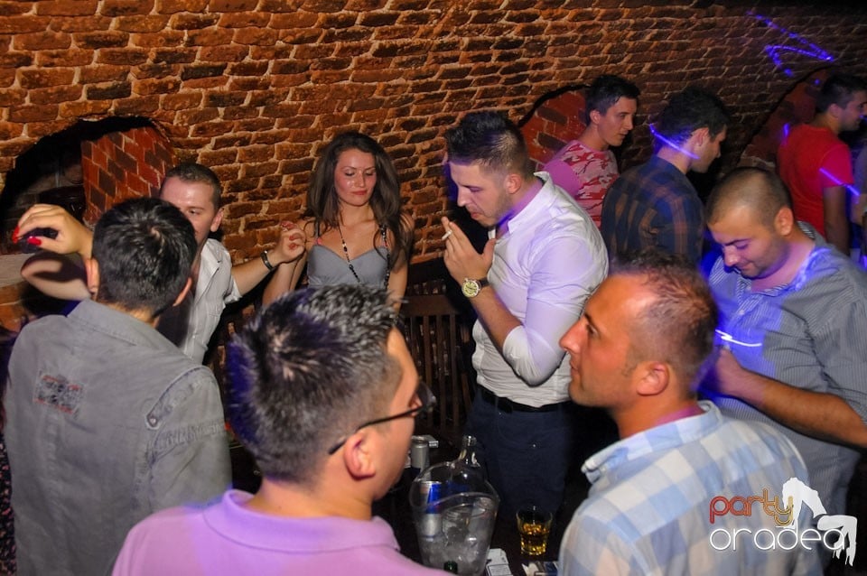 Caveman in the Mix @ Club Escape,