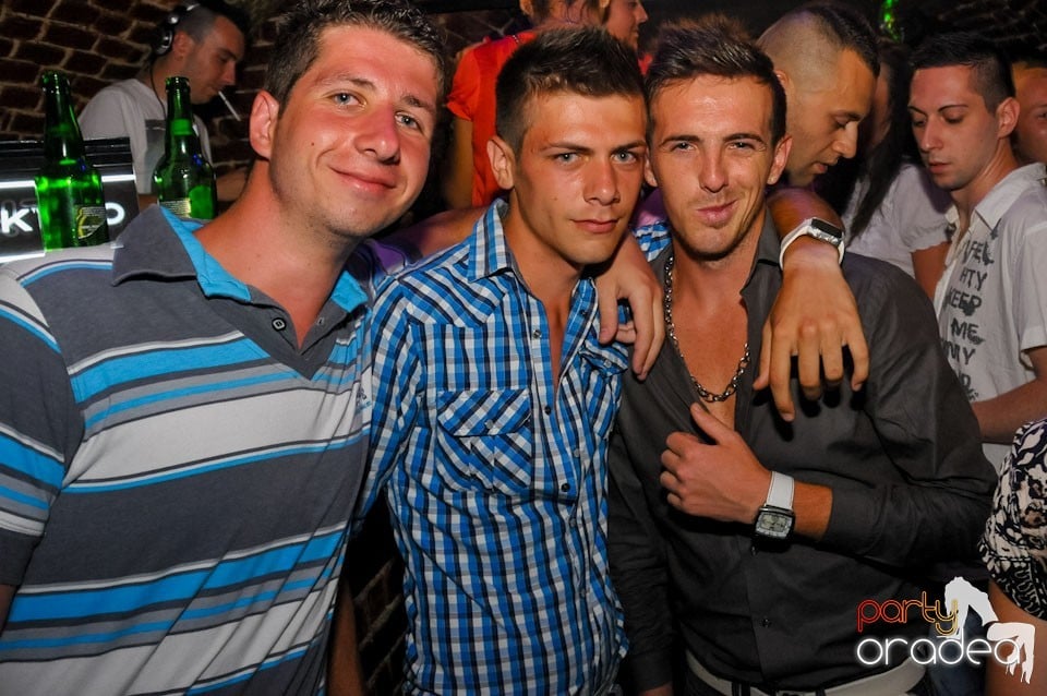 Caveman in the Mix @ Club Escape, 