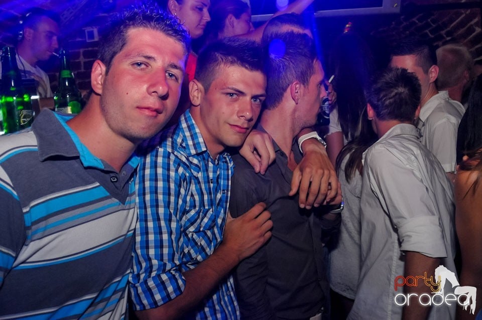 Caveman in the Mix @ Club Escape,