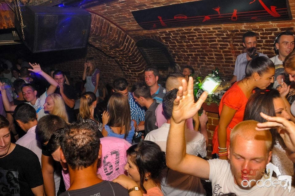 Caveman in the Mix @ Club Escape,