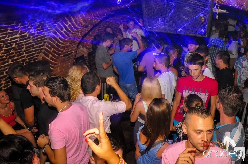 Caveman in the Mix @ Club Escape,