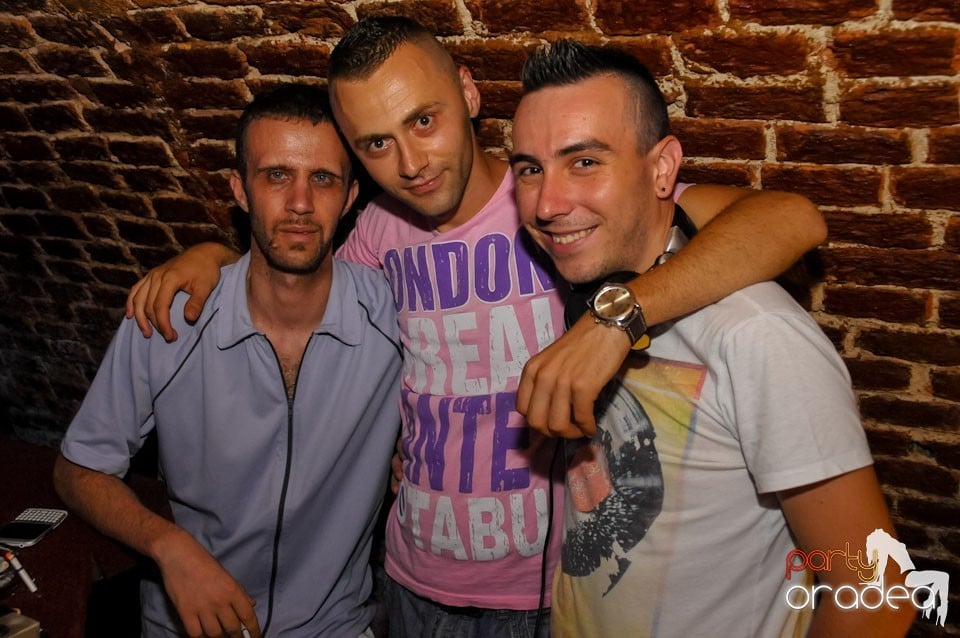Caveman in the Mix @ Club Escape,
