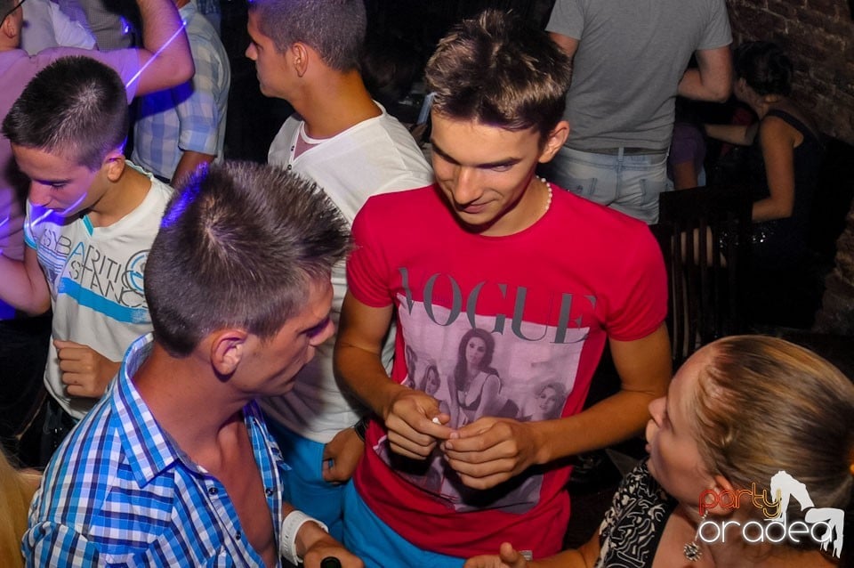 Caveman in the Mix @ Club Escape,