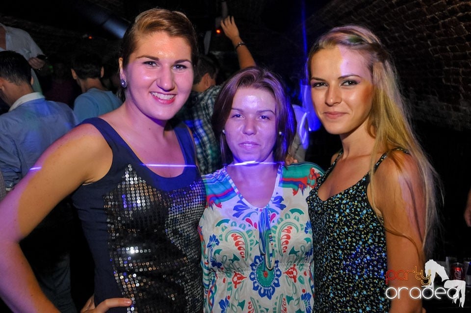 Caveman in the Mix @ Club Escape,