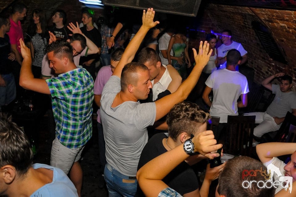 Caveman in the Mix @ Club Escape,