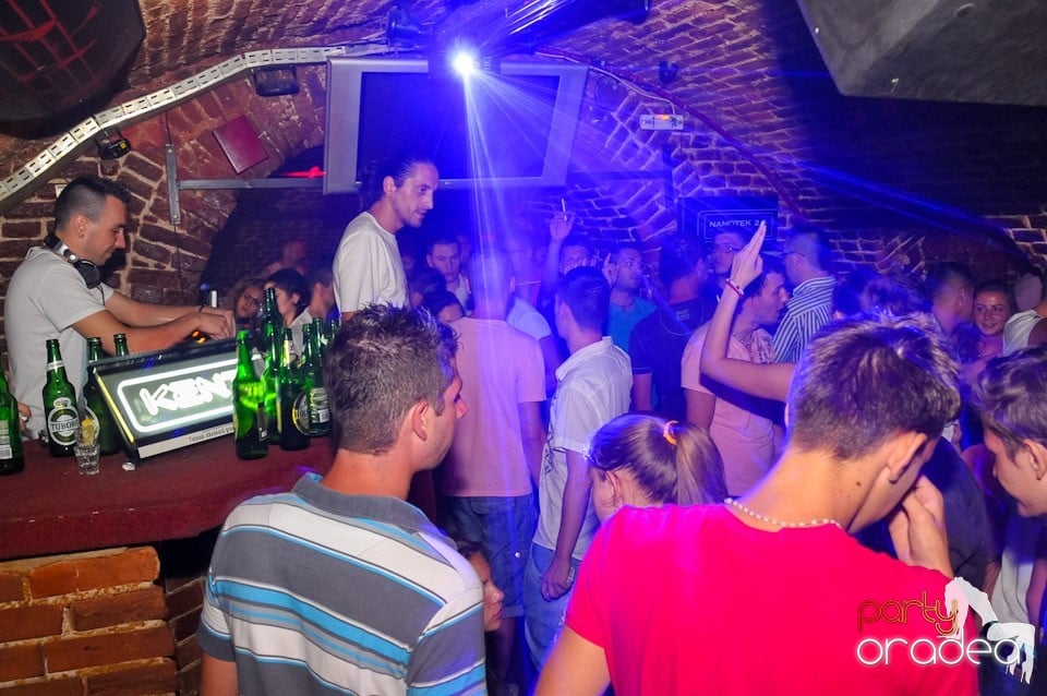 Caveman in the Mix @ Club Escape,