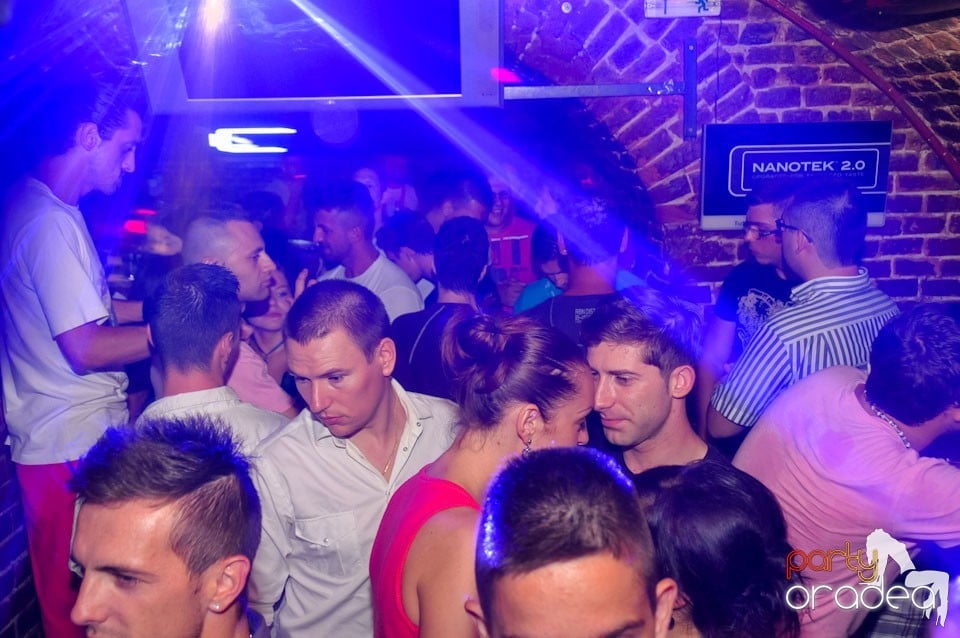 Caveman in the Mix @ Club Escape,
