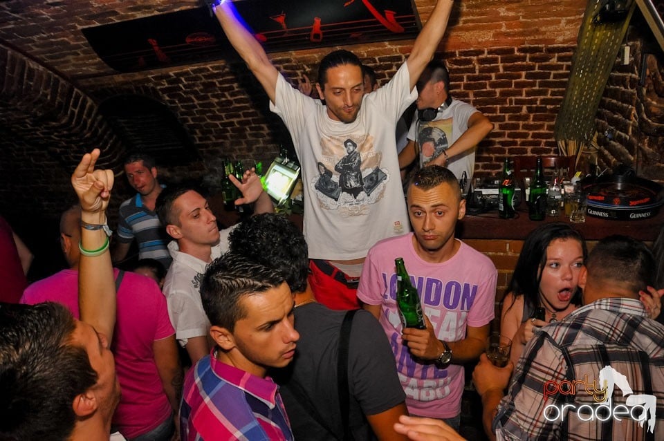 Caveman in the Mix @ Club Escape,