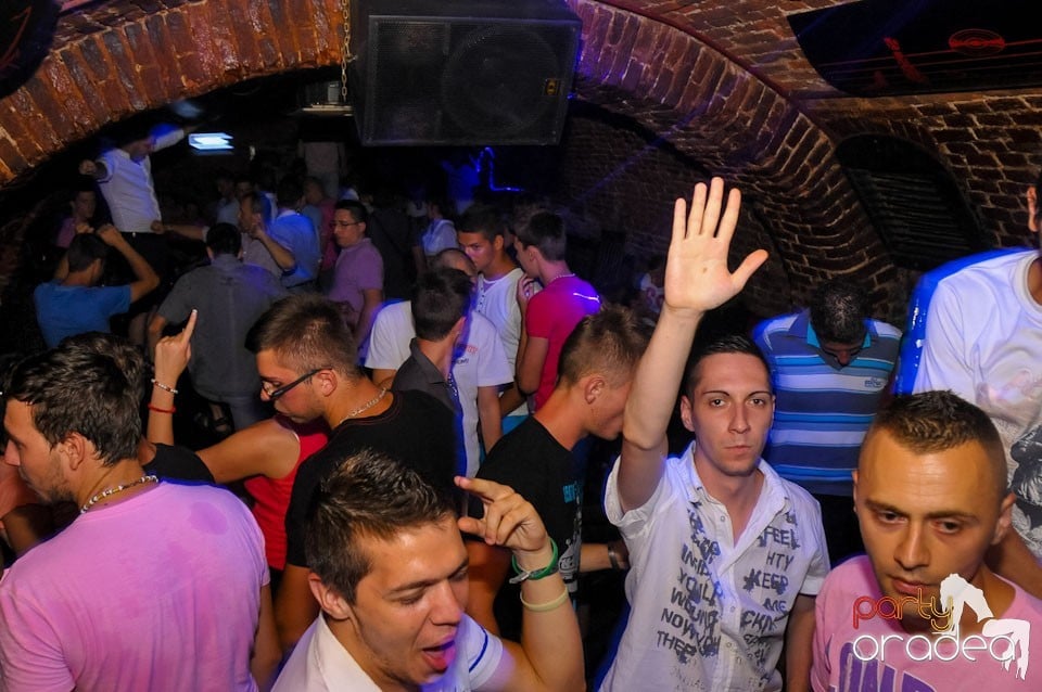 Caveman in the Mix @ Club Escape,