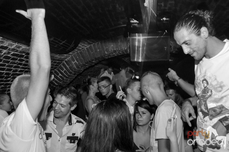 Caveman in the Mix @ Club Escape,