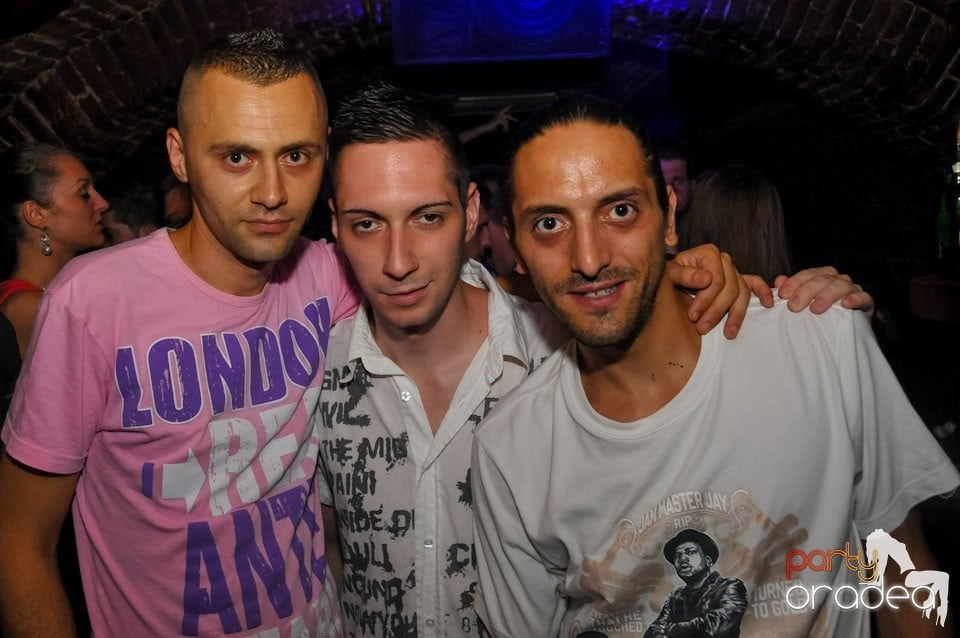 Caveman in the Mix @ Club Escape,