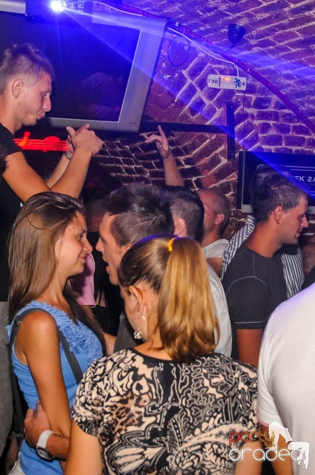 Caveman in the Mix @ Club Escape,