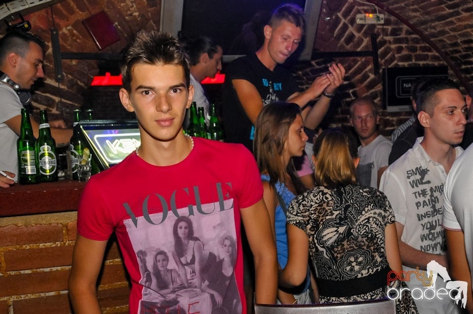 Caveman in the Mix @ Club Escape,