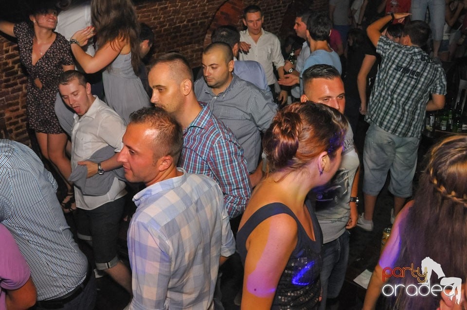 Caveman in the Mix @ Club Escape,