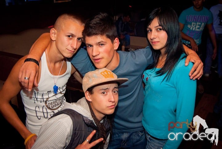 Celebrating Faith în Club Seven,