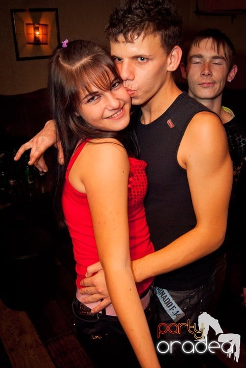 Celebrating Faith în Club Seven,