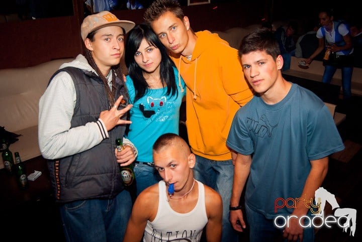 Celebrating Faith în Club Seven,