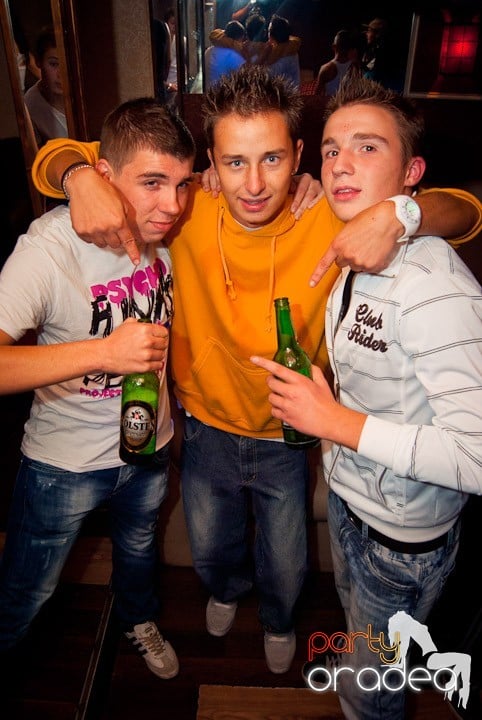 Celebrating Faith în Club Seven,