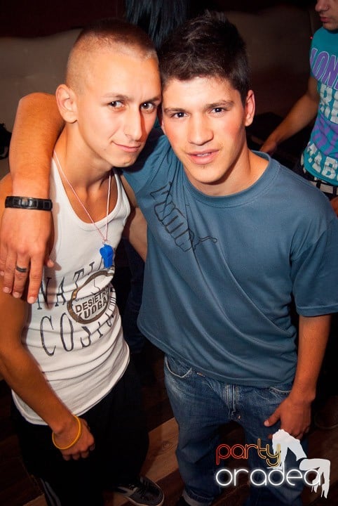 Celebrating Faith în Club Seven,