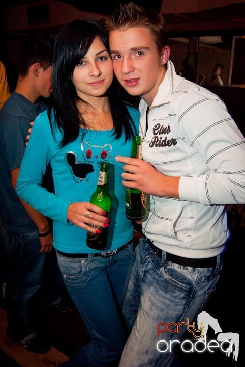 Celebrating Faith în Club Seven,