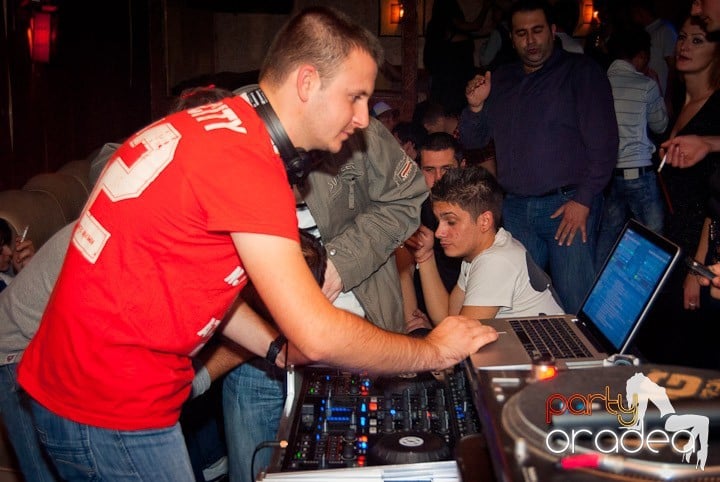 Celebrating Faith în Club Seven,