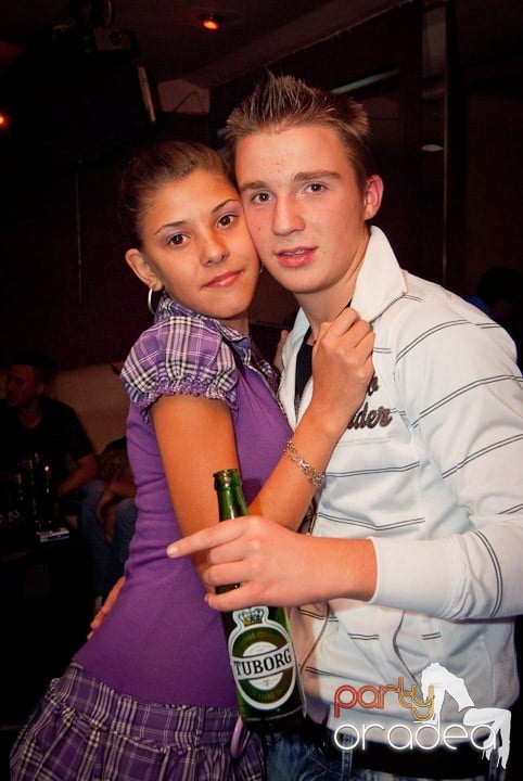 Celebrating Faith în Club Seven,
