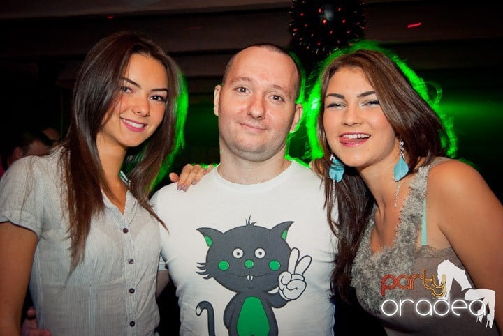 Celebrating Faith în Club Seven,