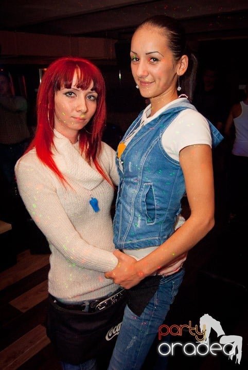 Celebrating Faith în Club Seven,