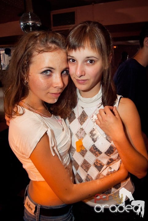 Celebrating Faith în Club Seven,