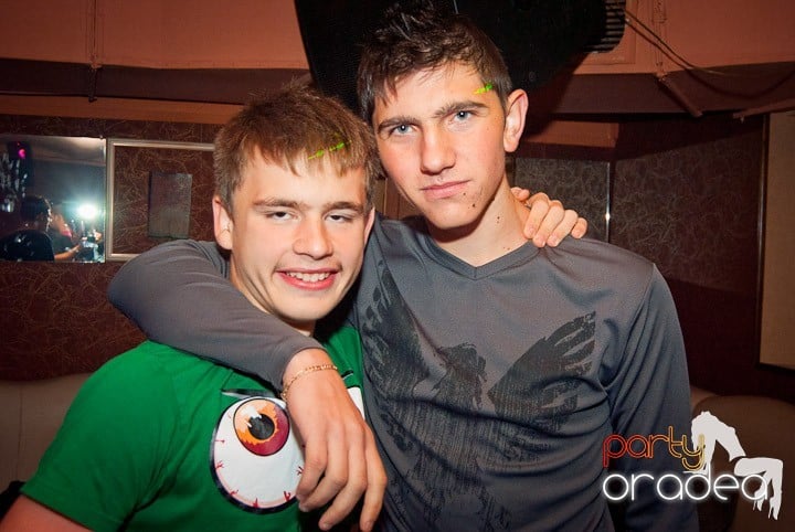 Celebrating Faith în Club Seven,