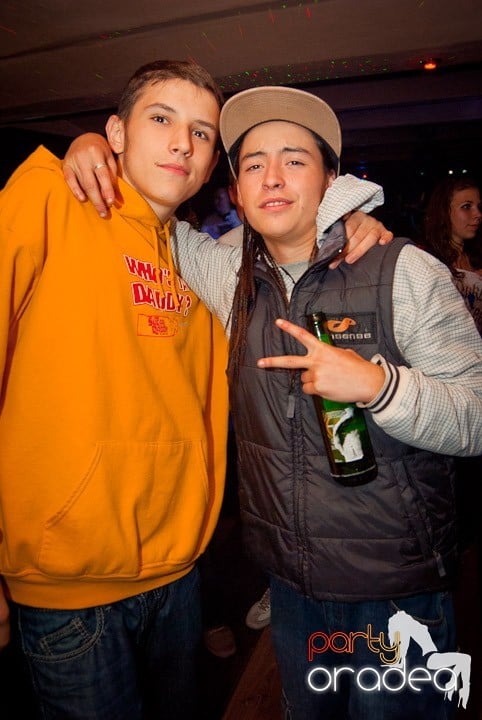 Celebrating Faith în Club Seven,