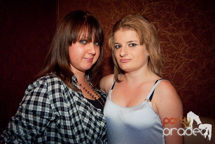 Celebrating Faith în Club Seven,