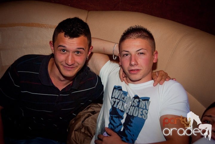 Celebrating Faith în Club Seven,