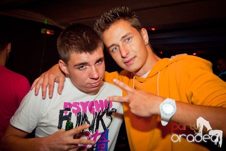 Celebrating Faith în Club Seven,