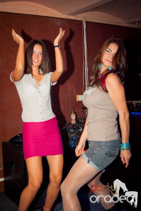 Celebrating Faith în Club Seven,