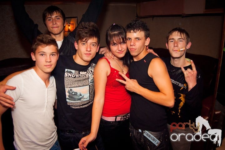 Celebrating Faith în Club Seven,