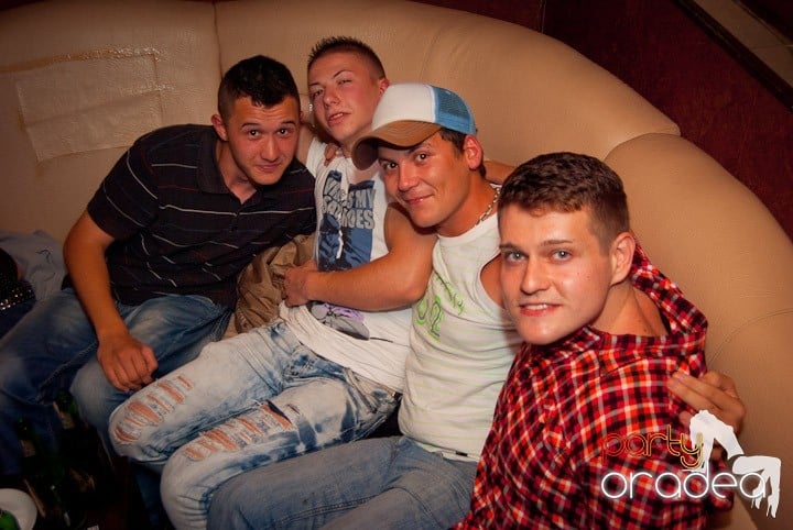 Celebrating Faith în Club Seven,