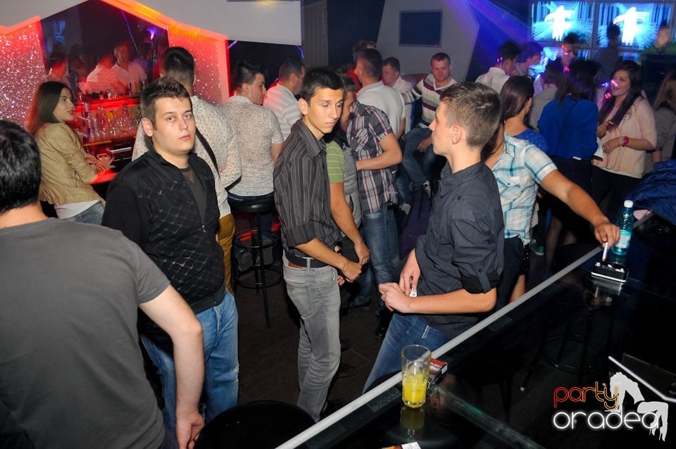 Champagne Showers Party în Heat Club,
