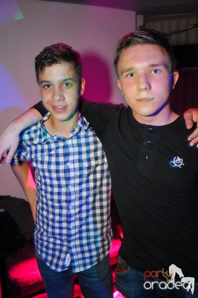 Champagne Showers Party în Heat Club,