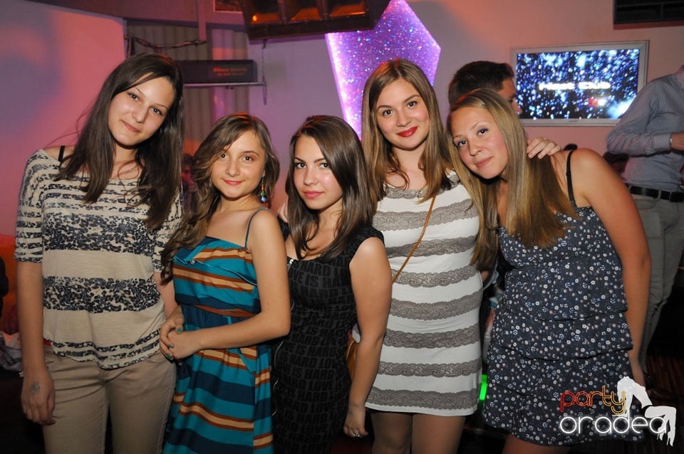 Champagne Showers Party în Heat Club,