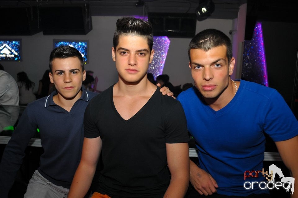 Champagne Showers Party în Heat Club,