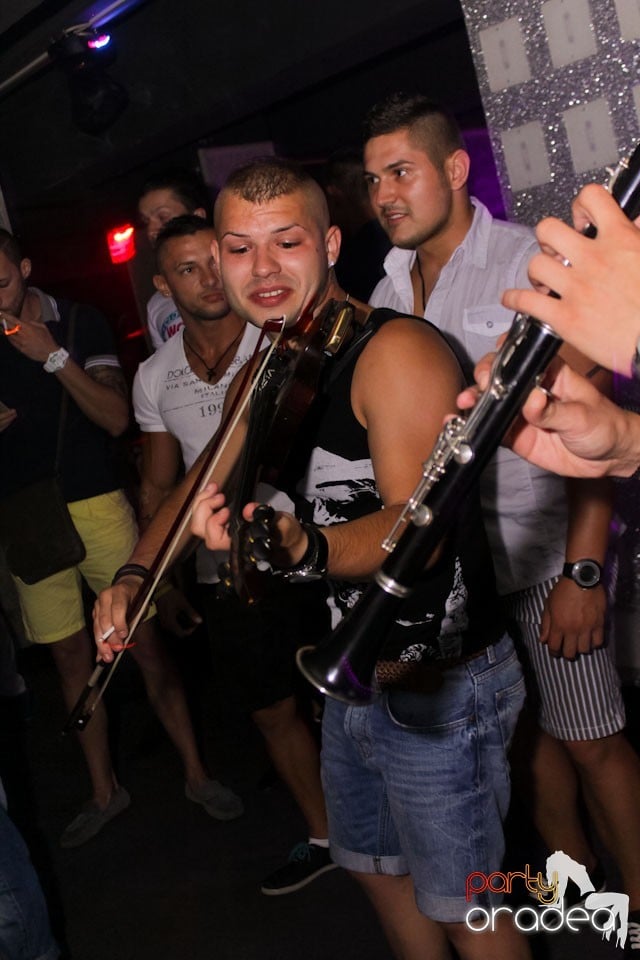 Chef cu muzică live în Club Life,
