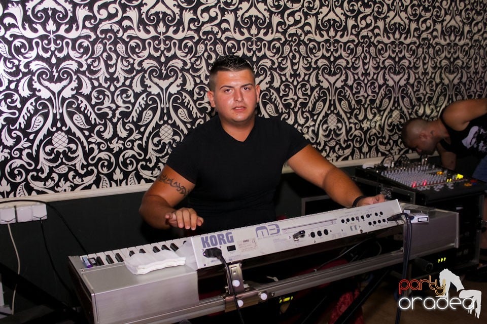 Chef cu muzică live în Club Life,