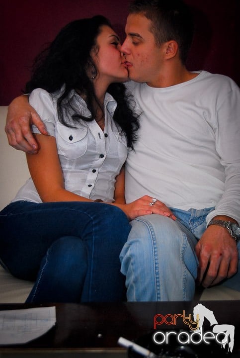 Distracţie de sâmbătă în Clubul Atti's, 