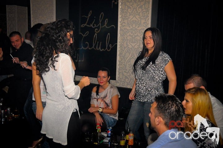 Chef de milioane în Club Life,