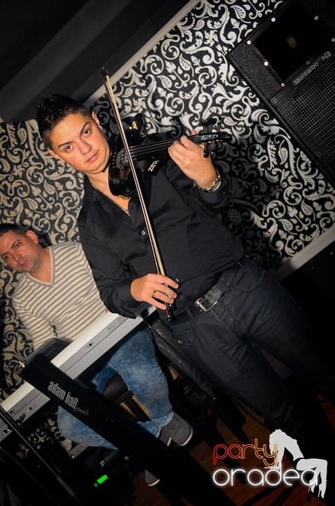 Chef de milioane în Club Life,