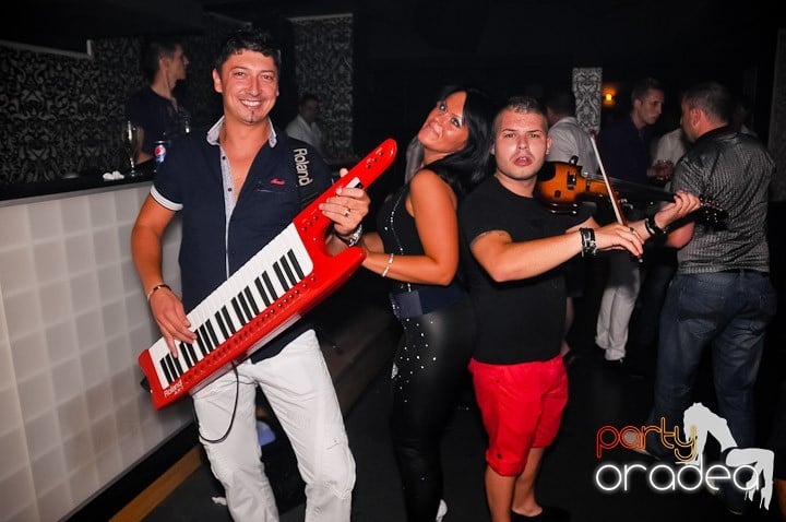 Chef de milioane în Club Life, 